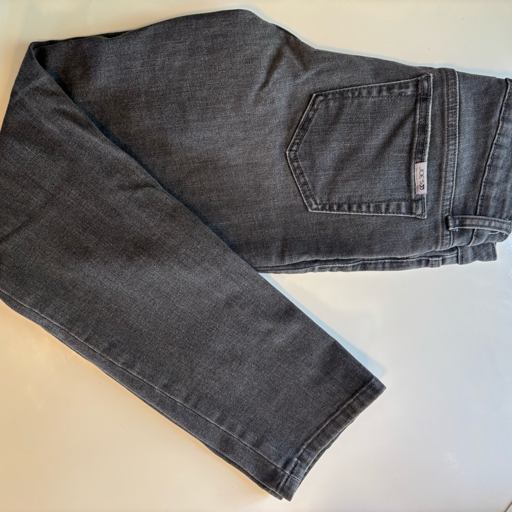 Joes Jeans…Classic Gray, cropped Jeans with Timeless Appeal
